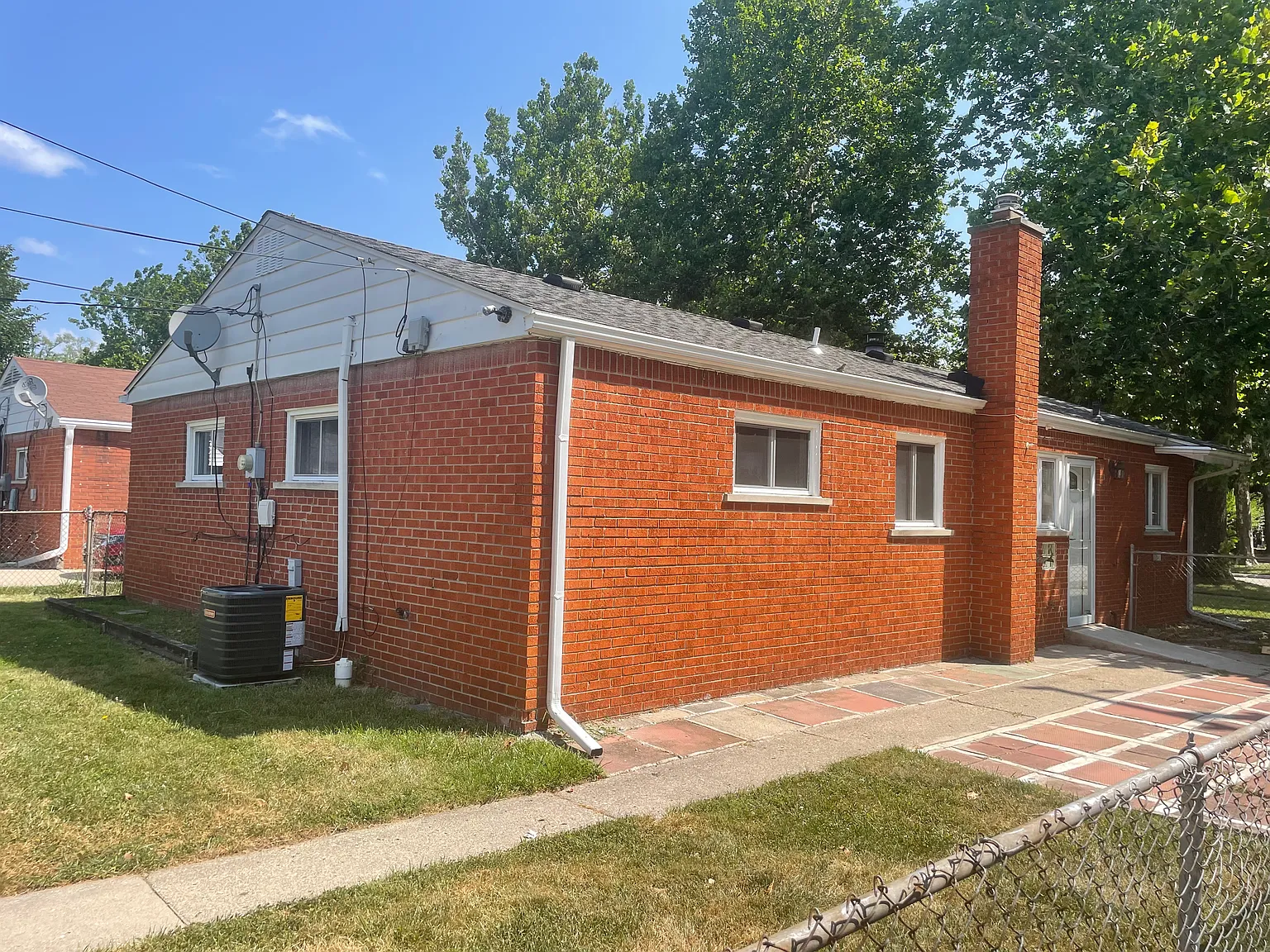 3 bed, 1163 sqft, $1,800 — Photo 4