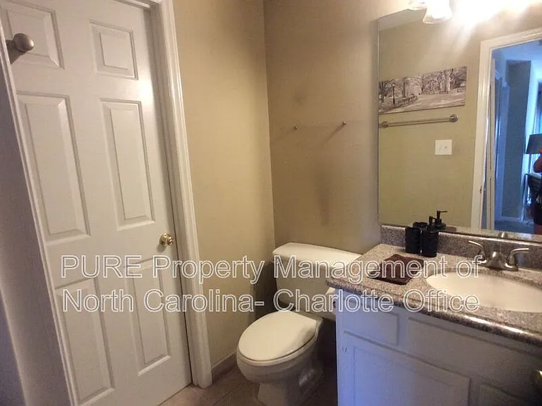 1109 E Morehead St #21 — Photo 15