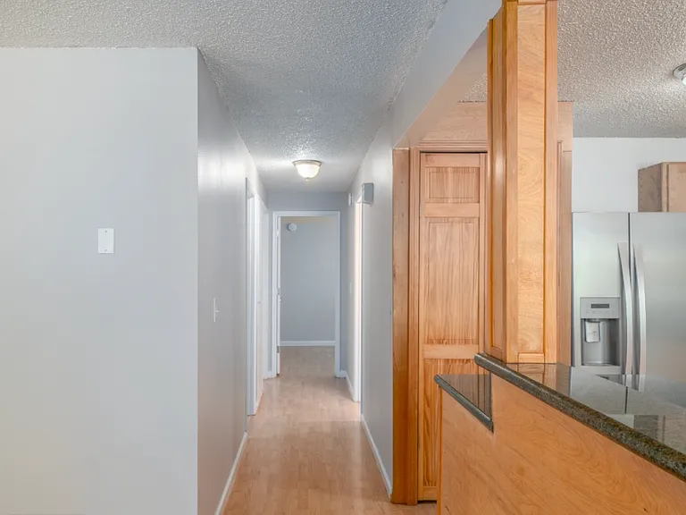 9207 SW 26th Ave — Photo 7