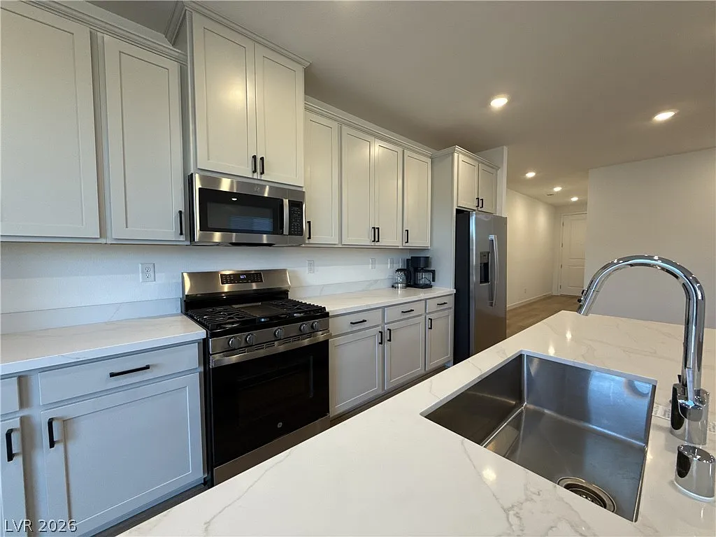 4 bed, 3.5 bath, 3063 sqft, $3,000 — Photo 4