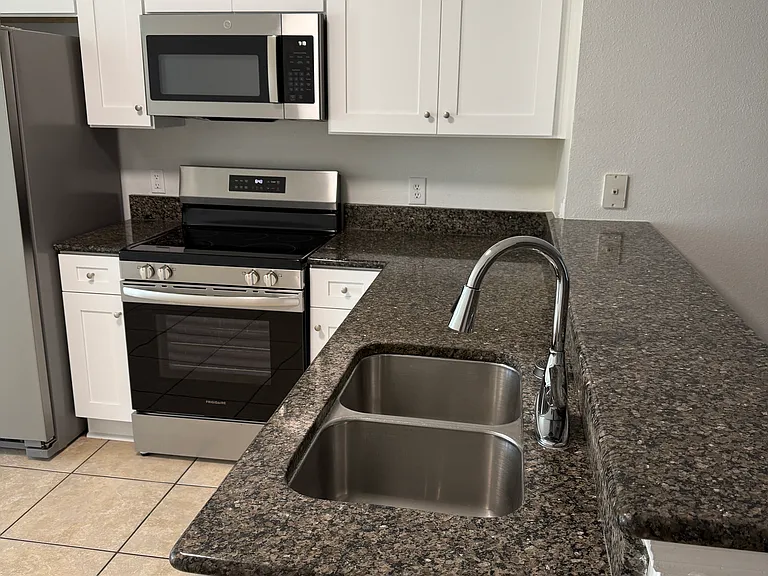2328 Chatham Place Dr — Photo 3