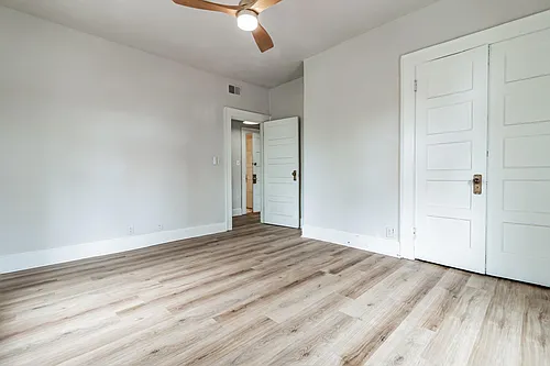 410 SE Riverside Dr #4 Photo 1