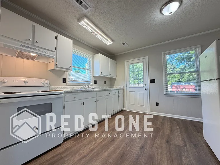 327 E Parker St #B — Photo 2