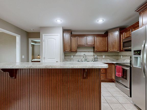 4th image of 284 Palm Hills Dr