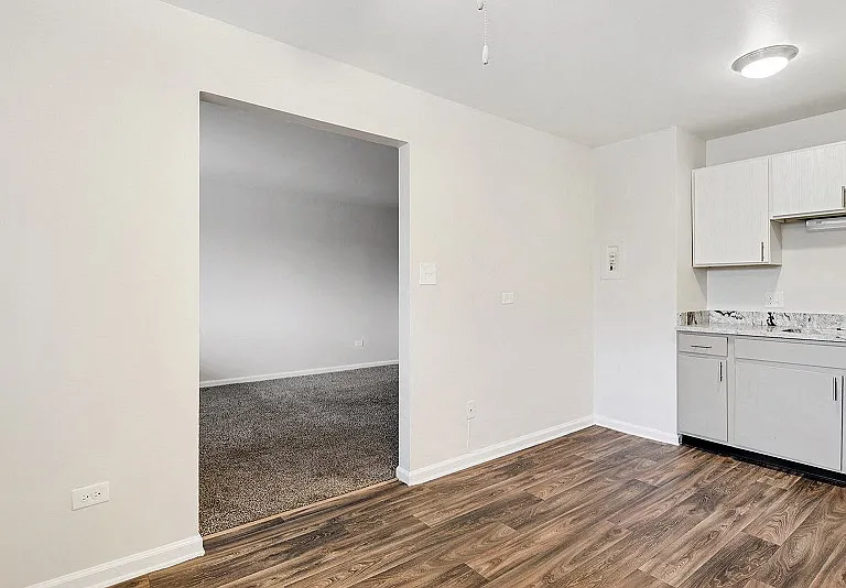 Sheridan South Apts — Photo 12