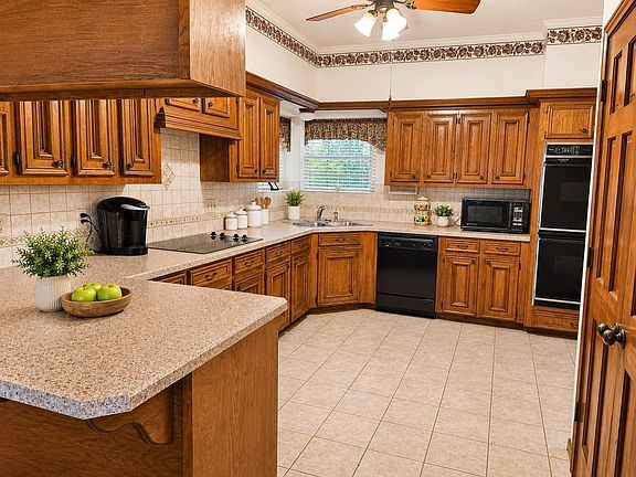 3rd image of 5518 Lacreek Ln