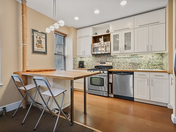 4th image of 418 Saint Johns Pl APT 4E
