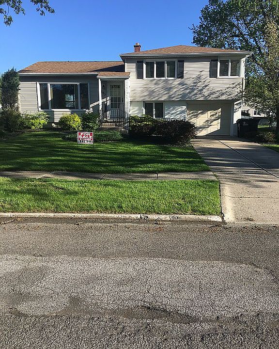 1st image of 307 Woodmere Dr
