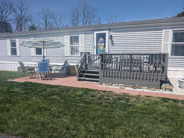 14 Hilltop Ln