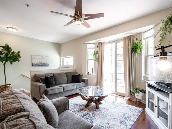 808 Timber Ridge COURT #4D, Waukesha, WI 53189