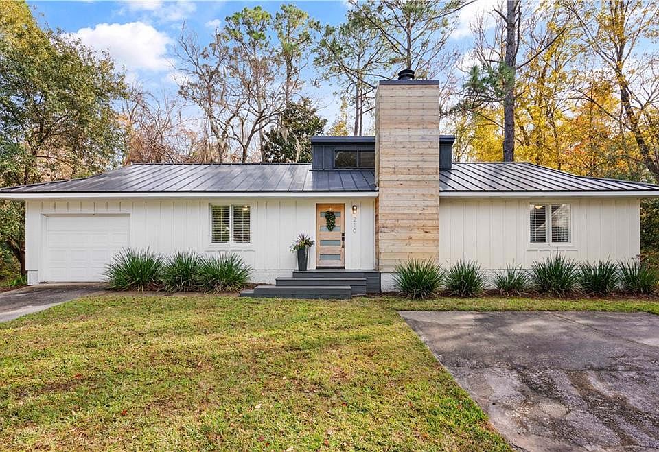 1st image of 210 Palmetto Ct