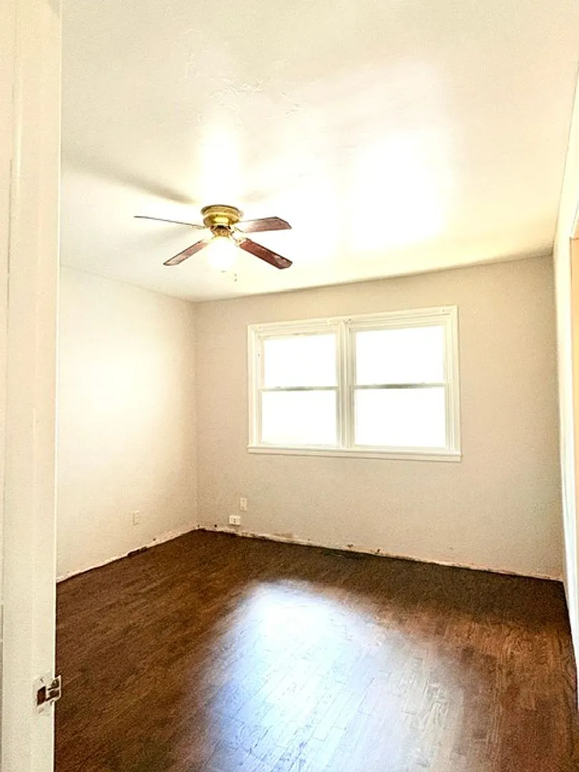 Lovely 2 Bedroom, 1 Bathroom close to OTC — Photo 4