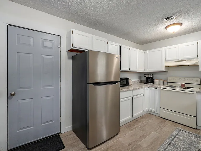 621 W Edgewood St #621 — Photo 8