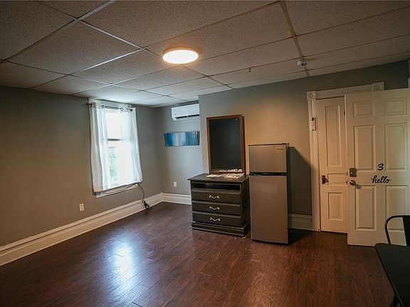3rd image of 304 Delaware Ave Room 3