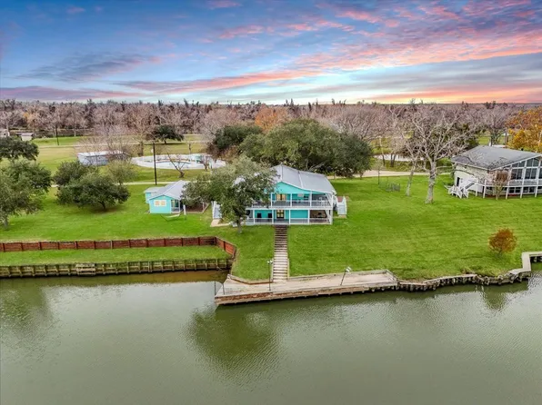 462 Exotic Isle Dr, Matagorda, TX 77457