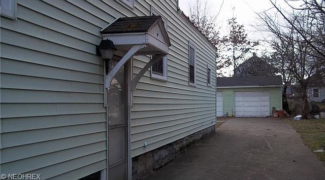 2nd image of 324 W River Rd N