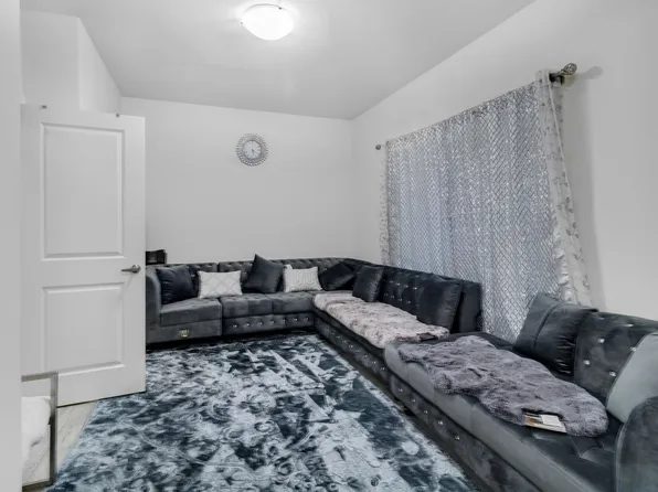 5867 129th St #20, Surrey, BC V3X 0J4