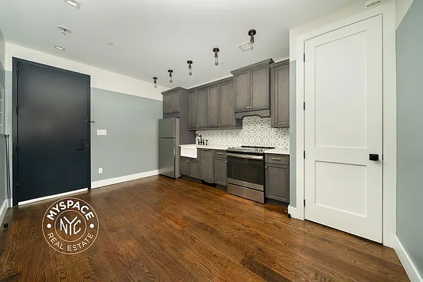 Rented by MySpaceNYC | media 2