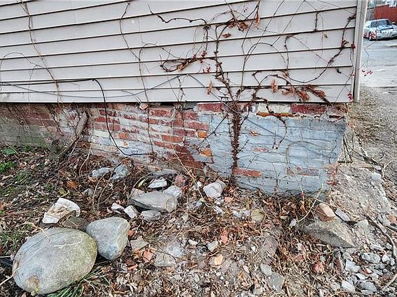 3rd image of 215 Greenwood Ave