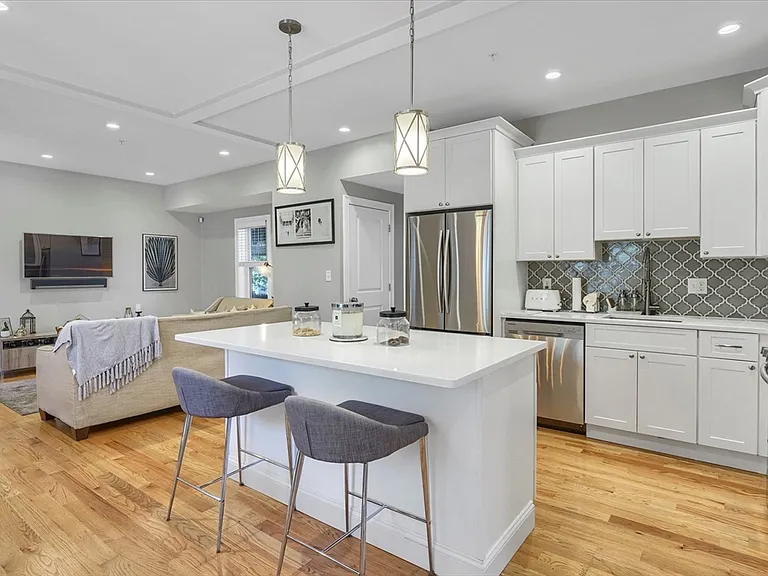 46 Port Norfolk St #1 — Photo 3
