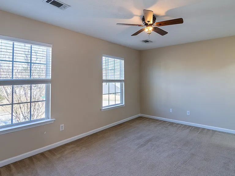 700 Keyes Dr — Photo 18