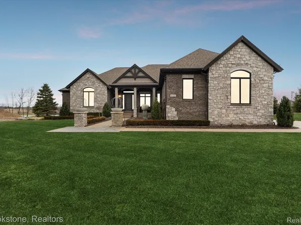 67222 Greystone Ct, Washington, MI 48095