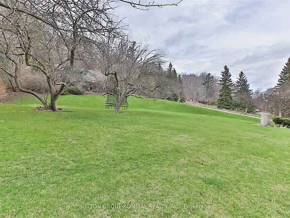 4th image of 37 Meadowcliffe Dr