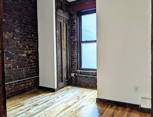 Rented by PocketBroker Inc | media 21