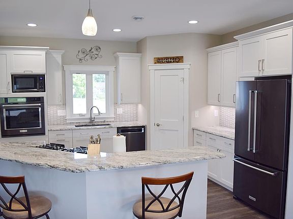 5th image of 2582 Stony Creek Dr