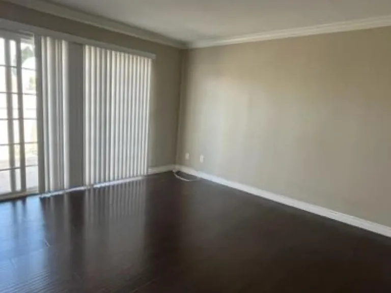 25822 Walnut St #1 — Photo 7