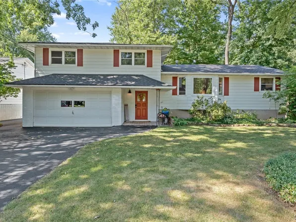 211 Donlin Dr, Liverpool, NY 13088