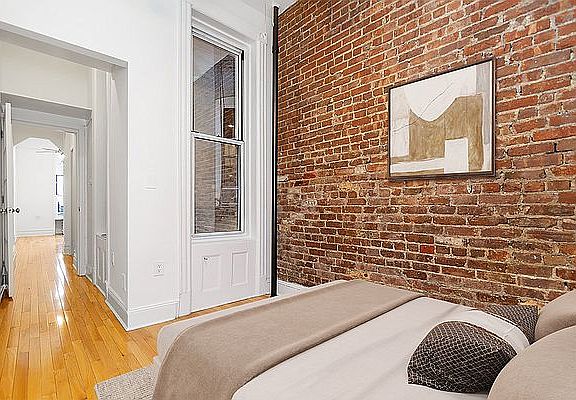4th image of 309 E 18th St #5G
