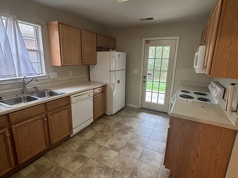 3021 Summit Dr — Photo 9