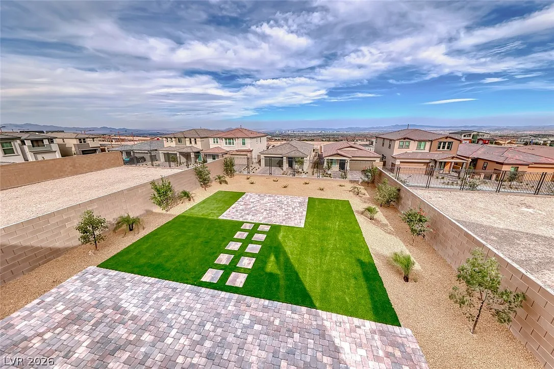 5 bed, 3.5 bath, 3089 sqft, $4,795 — Photo 2