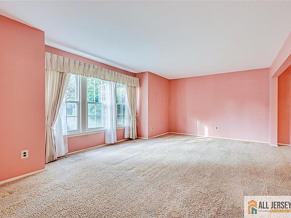 3rd image of 34 Groendyke Ln