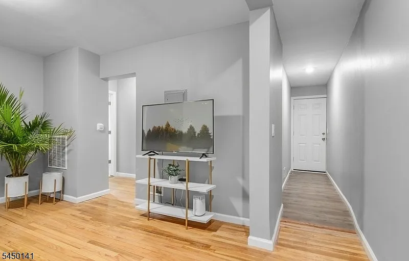 3 bed, 1.0 bath, $2,695 — Photo 3