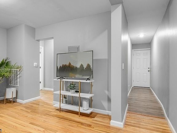 3rd image of 307 Jefferson Ave