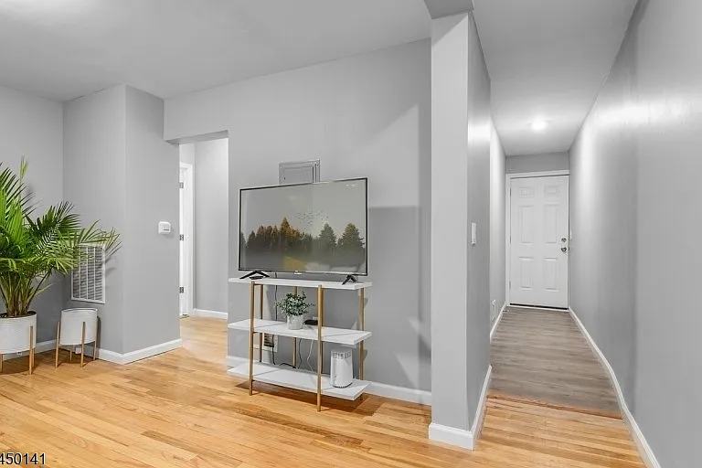 307 Jefferson Ave — Photo 3