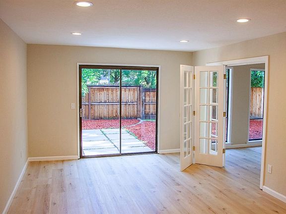 5th image of 1931 Renoir Ave
