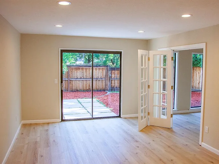 1931 Renoir Ave — Photo 5