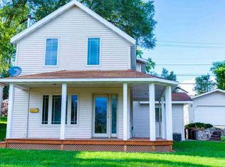 317 E Edgewater St, Portage, WI 53901