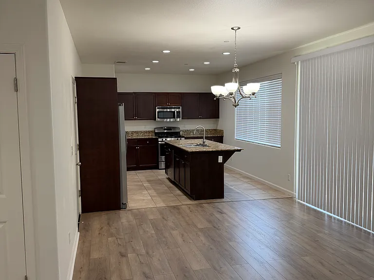 1774 W Burgundy Way — Photo 4