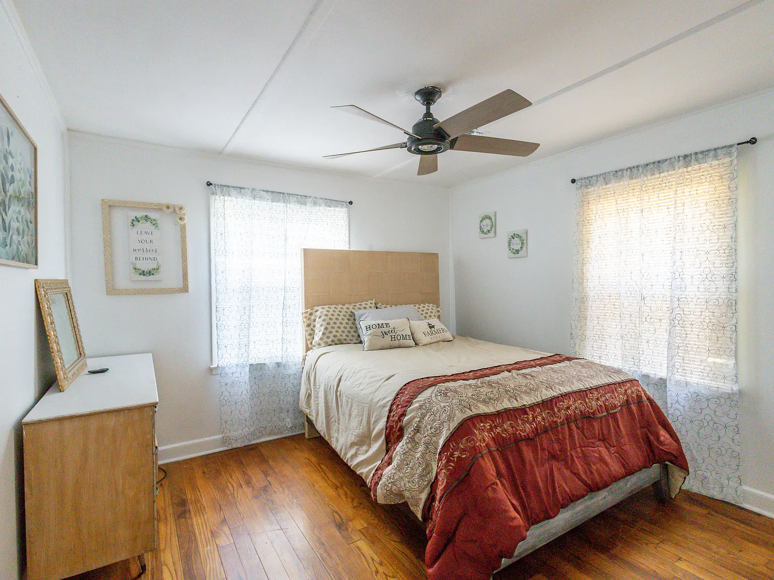 2 bed, 1.5 bath, 888 sqft, $1,400 — Photo 2