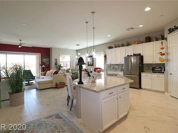 3rd image of 700 Rose Apple St