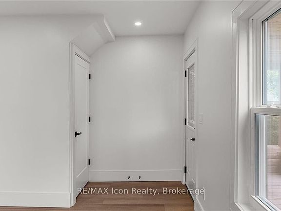 5th image of 71 Taylor Rd