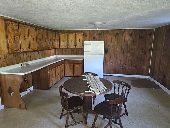 3rd image of 415 Stockpen Mountain Rd