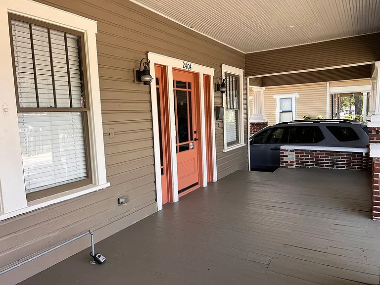 2404 N Morgan St — Photo 3