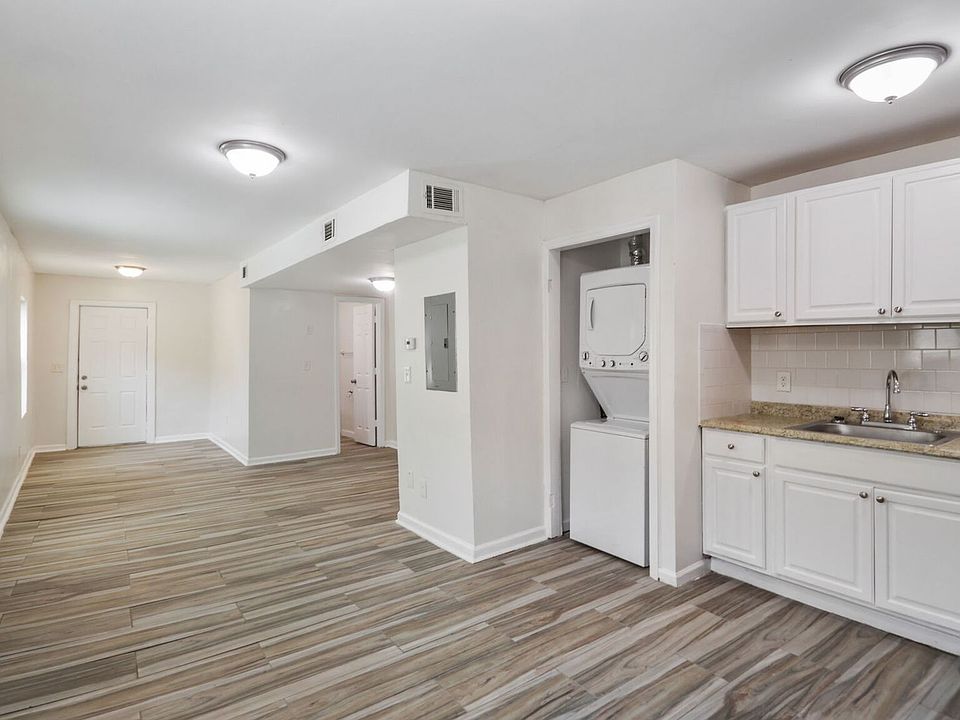 1st image of 619 Oliver St NW #619