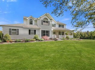 18 Mill Rd, Remsenburg, NY 11960