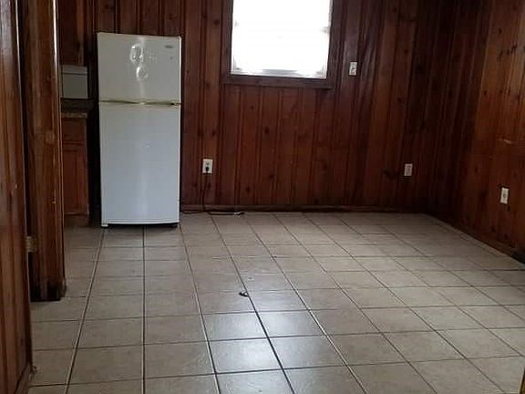 3rd image of 1607 Avenue B APT 6